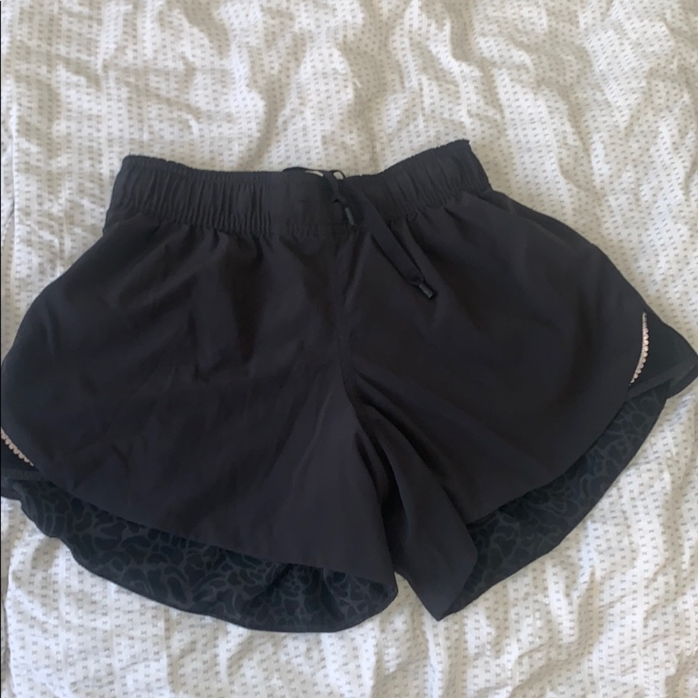 Reversible Lululemon high rise hotty hot shorts